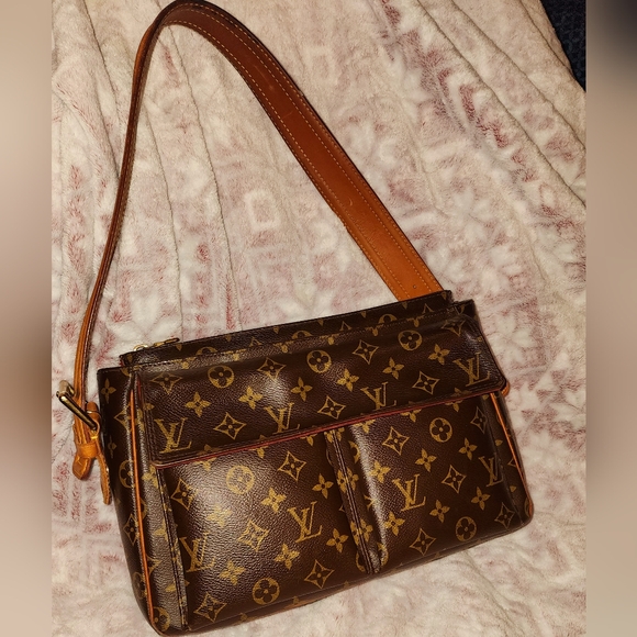 Louis Vuitton Handbags - Authentic Vintage Louis Vuitton Viva Cite GM